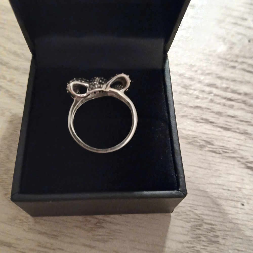 Black and Silver Bow Ring Size 4.5 - Picture 3 of 4